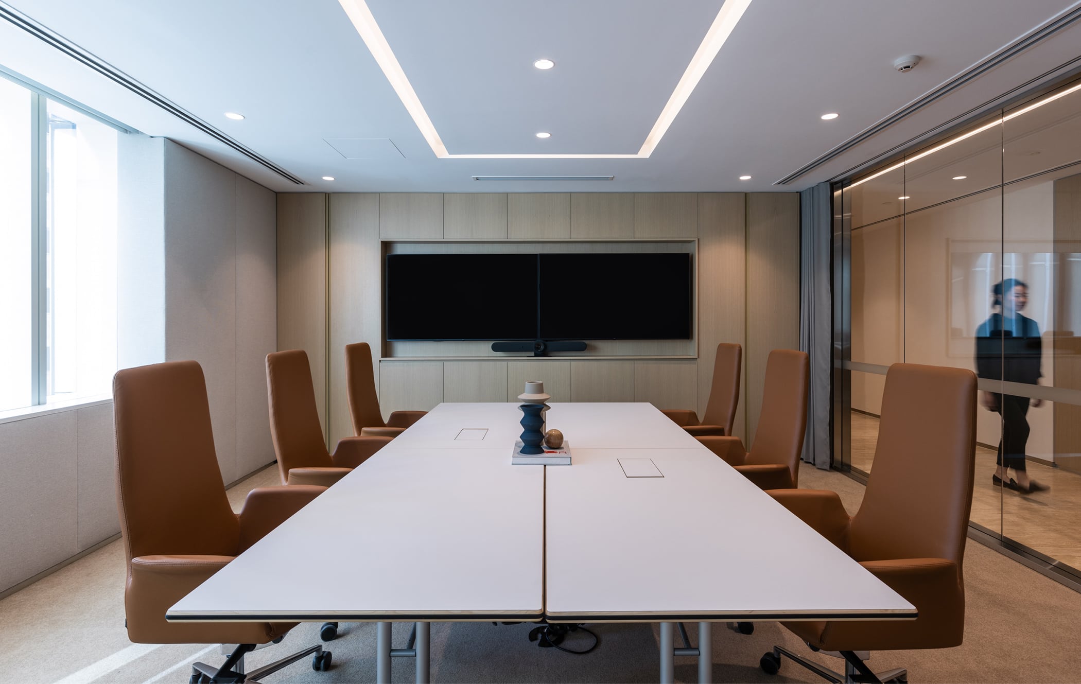 Valmont Hour Glass 01 Boardroom - Valmont